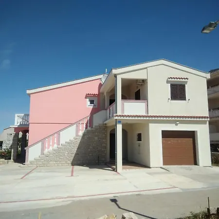 Peko Apartman Pag Town