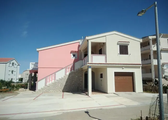 Peko Apartman Pag Town