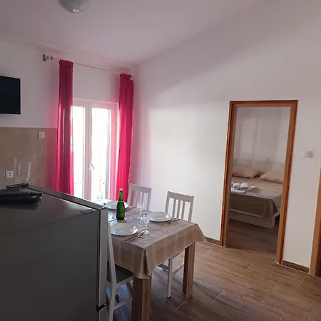 Peko Apartman Pag Town